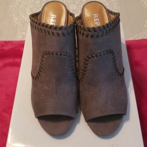 Grey Report Marlo Mules